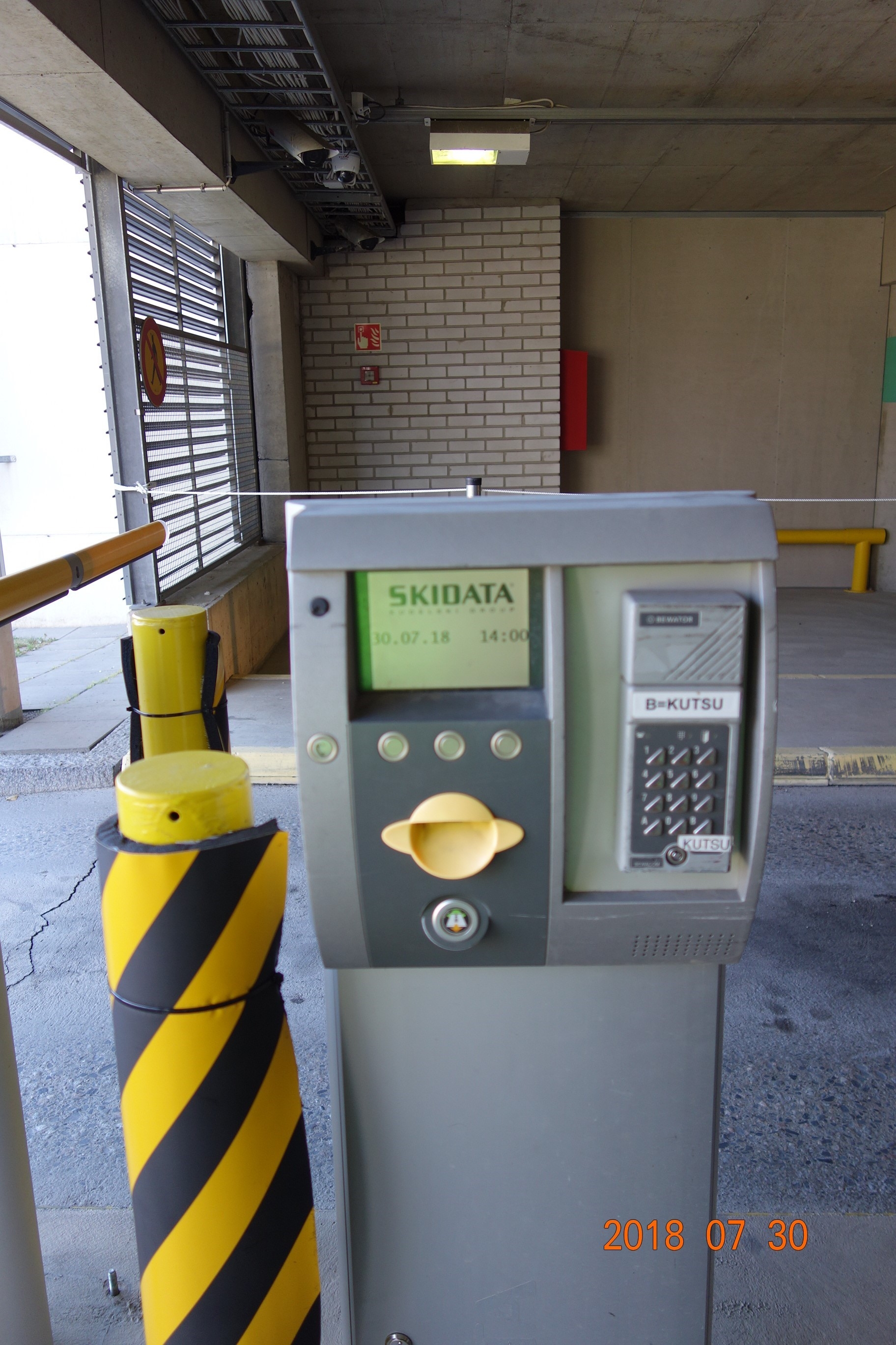 P1-pys&auml;k&ouml;intihallin sis&auml;&auml;najoramppi