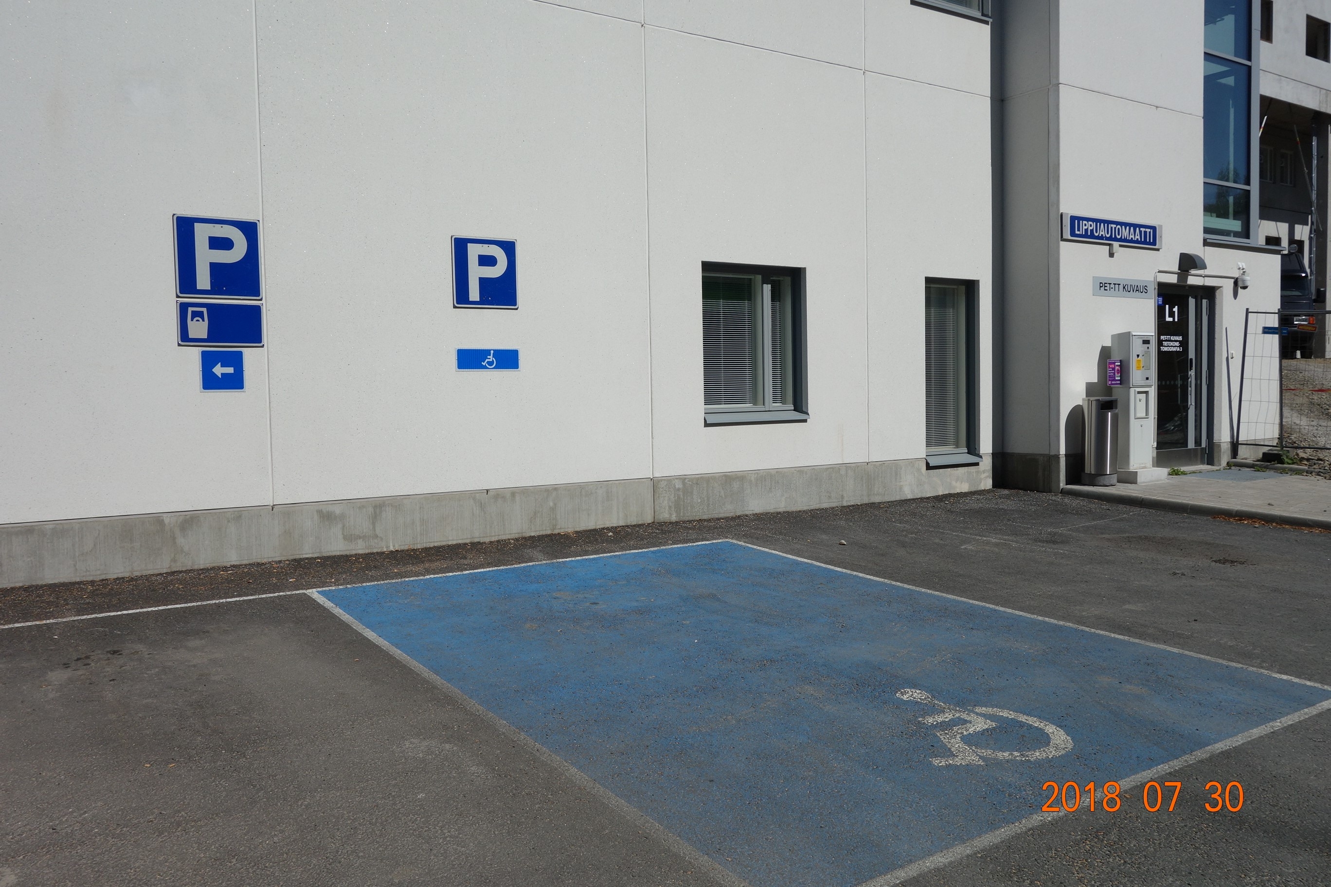 L-pihan ulkopaikat ja maksuautomaatti